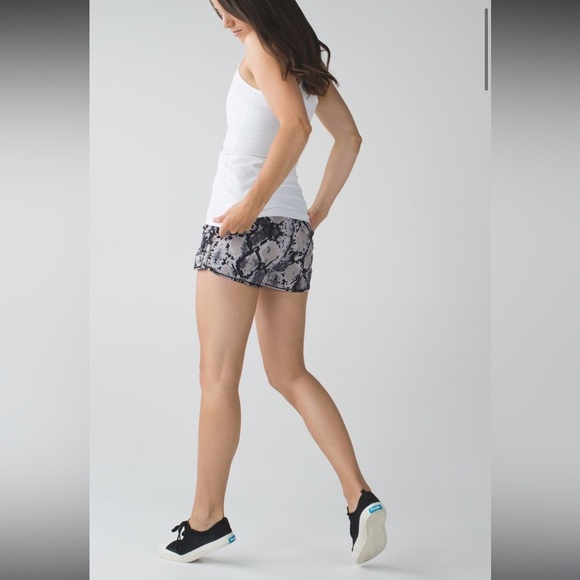 Lululemon Sunset Salutation Short
Ziggy Snake Butter Pink Black / Black - Picture 2 of 5